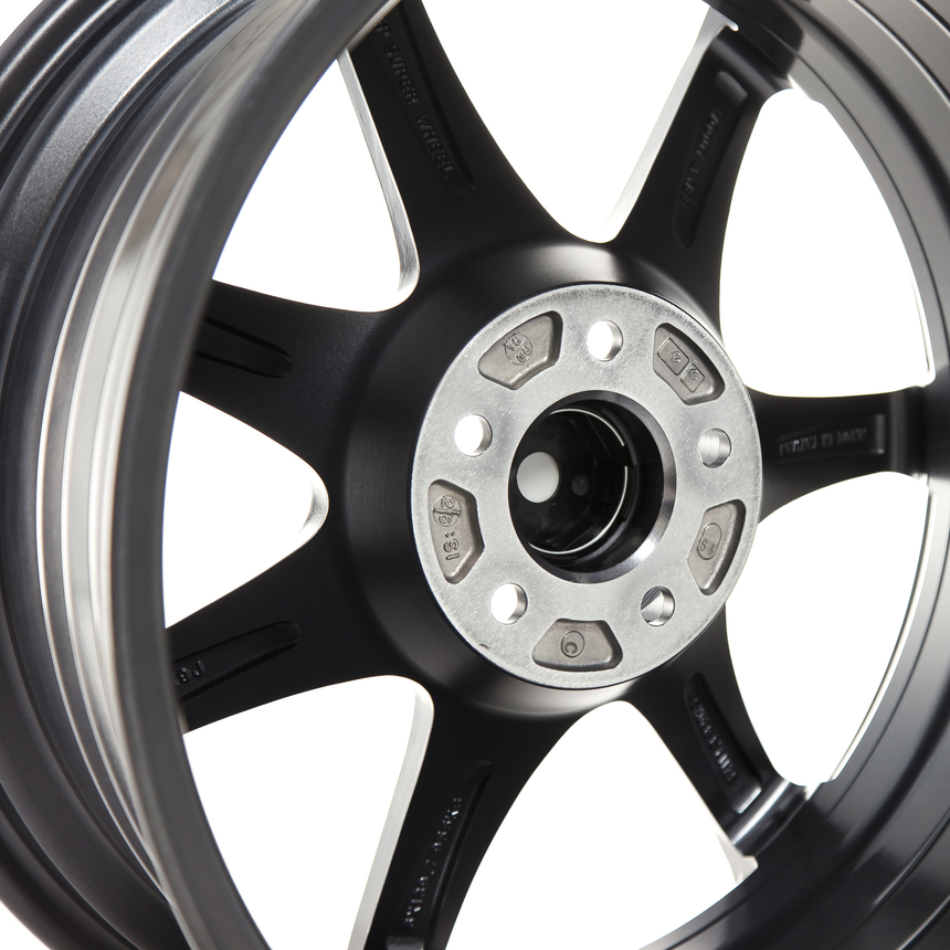 COSMIS  MR-7 18x10,0 5x114,3 ET25 Gunmetal